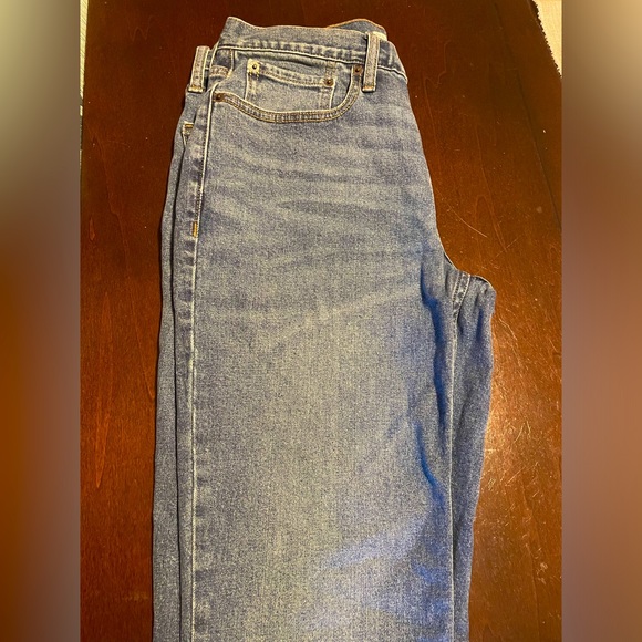 Old Navy Basic Athletic Medium Wash Denim Jeans - Picture 2 of 6